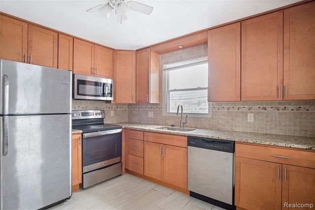 115 W 13 Mile Road, Royal Oak, MI 48073