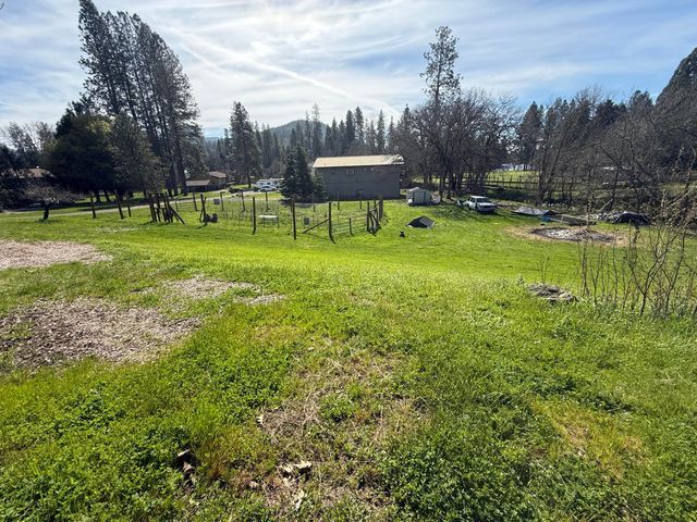7422 Rogue River Drive, Shady Cove, OR 97539