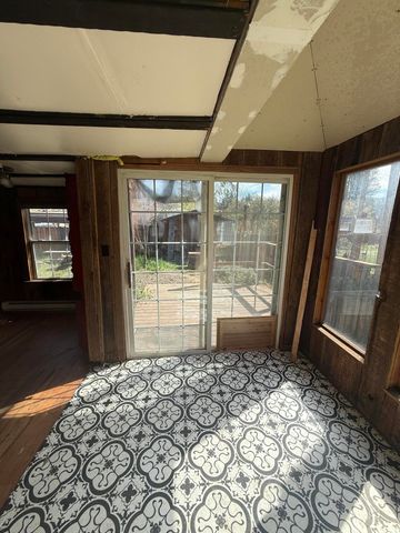 7422 Rogue River Drive, Shady Cove, OR 97539