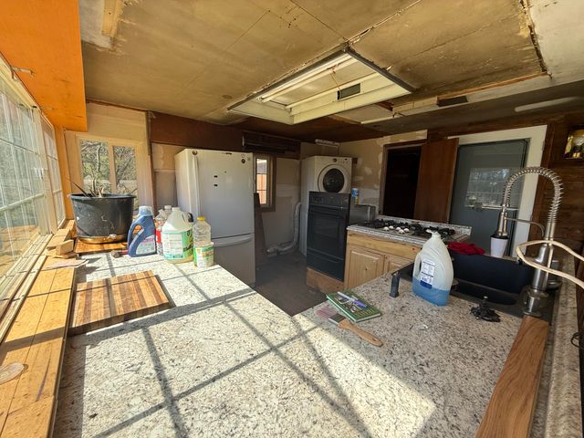 7422 Rogue River Drive, Shady Cove, OR 97539