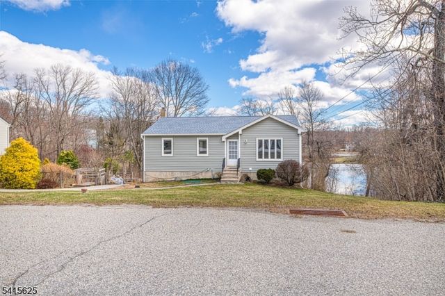 40 Hummingbird Trl, Vernon Twp., NJ 07422