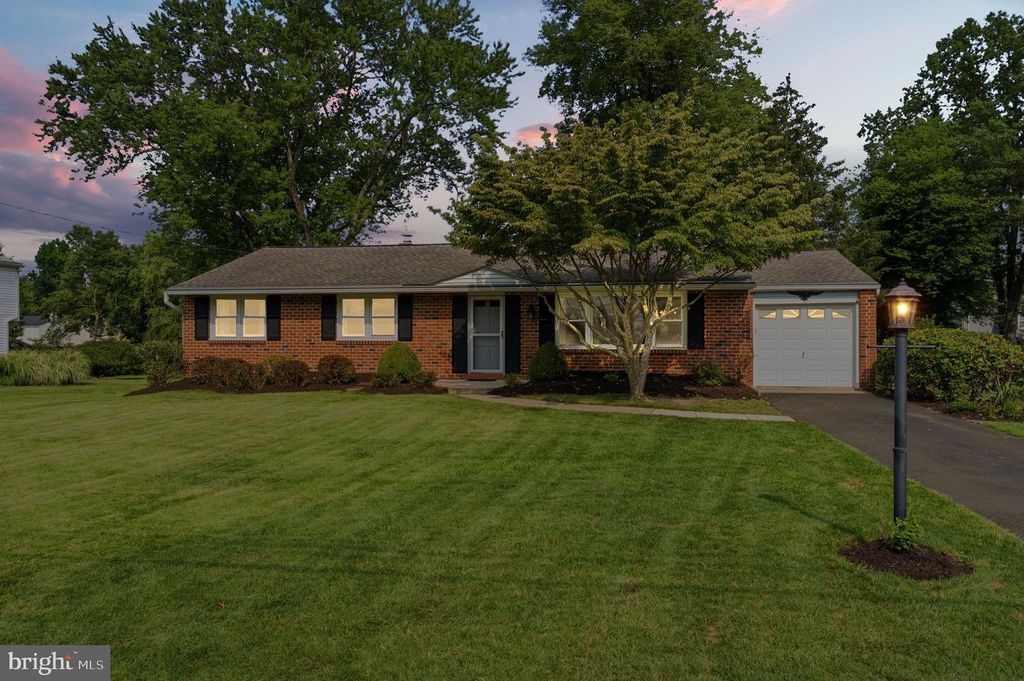 71 CHEROKEE RD, DOYLESTOWN, PA 18901 — exterior