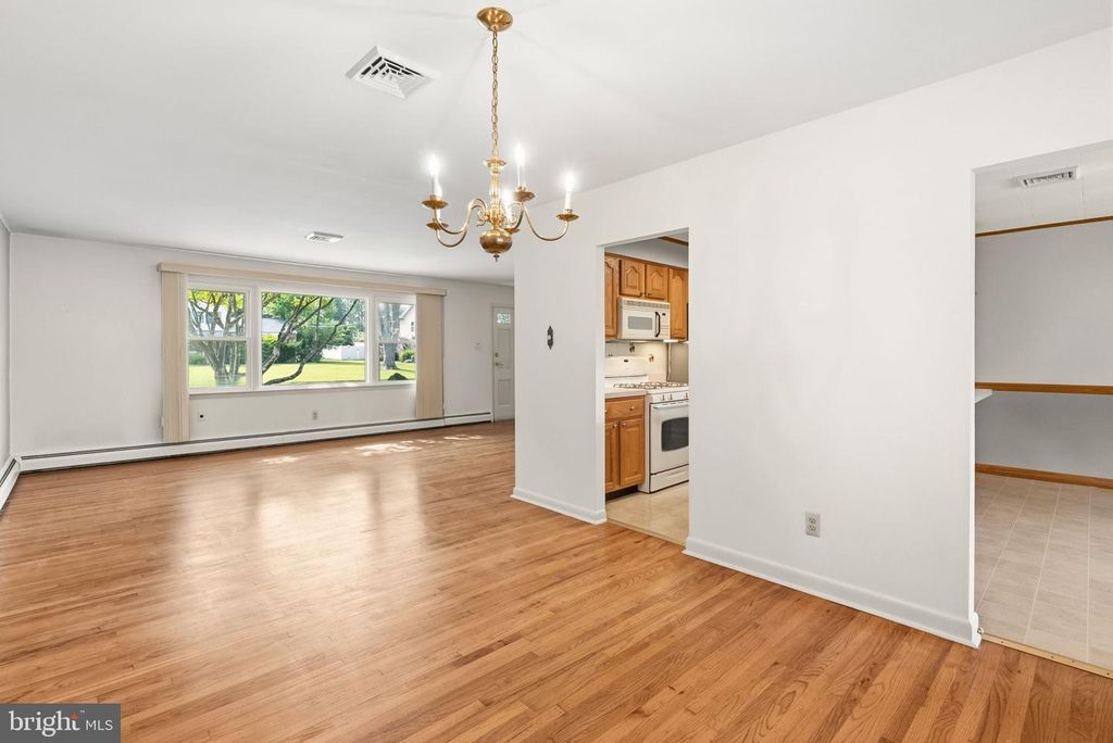 71 CHEROKEE RD, DOYLESTOWN, PA 18901 — photo 5