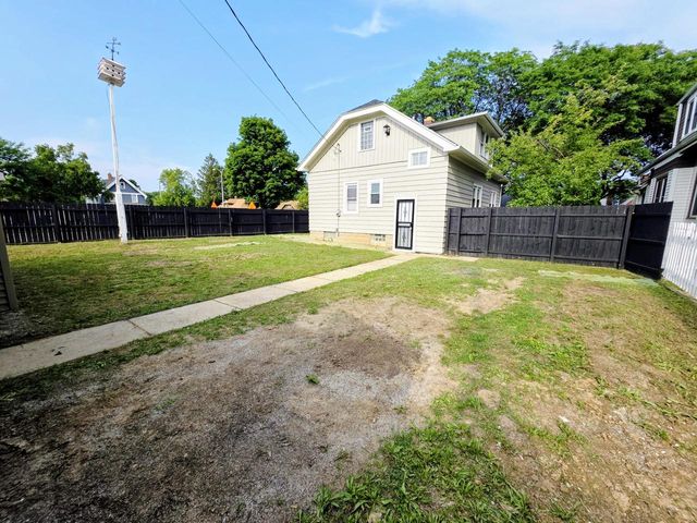 5565 N 32nd STREET, Milwaukee, WI 53209