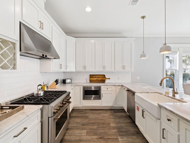 102 Flip Flop Lane, Seacrest, FL 32461