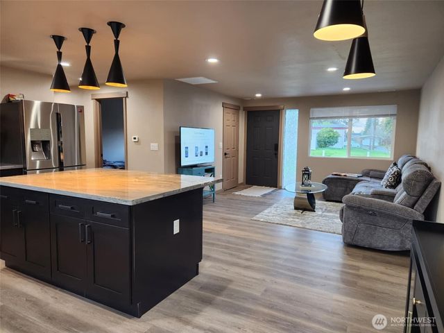 16405 NE 16th Place, Bellevue, WA 98008