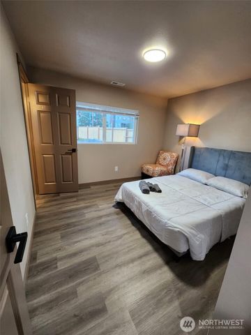 16405 NE 16th Place, Bellevue, WA 98008