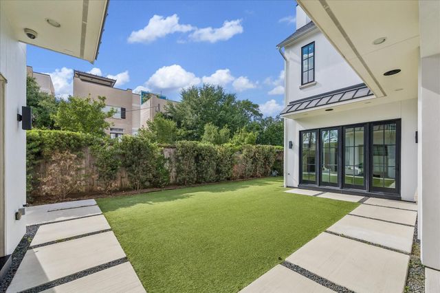 4521 Blossom Street, Houston, TX 77007