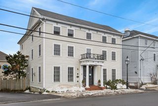 86 Islington St Apt 1, Portsmouth, NH 03801