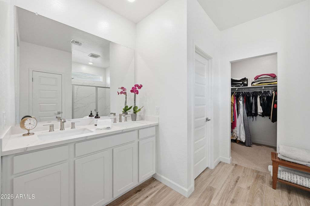 Image 13 of property listing at 15347 W GRAY FOX Trail, Surprise, AZ 85387