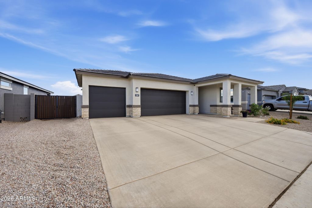 Image 3 of property listing at 15347 W GRAY FOX Trail, Surprise, AZ 85387