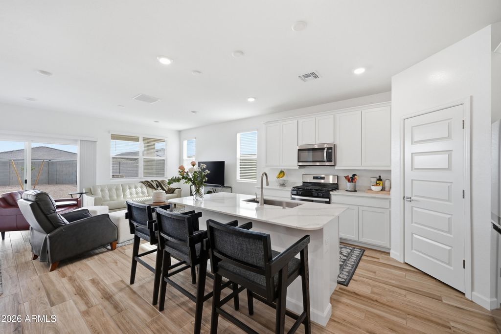 Image 7 of property listing at 15347 W GRAY FOX Trail, Surprise, AZ 85387