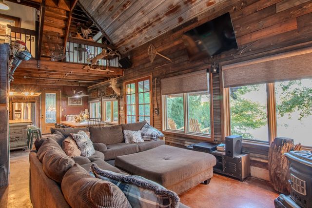 1294 River Road, Colbert, OK 74733