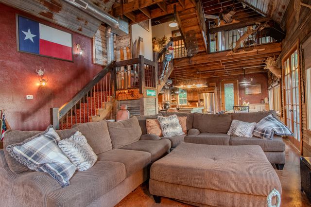 1294 River Road, Colbert, OK 74733