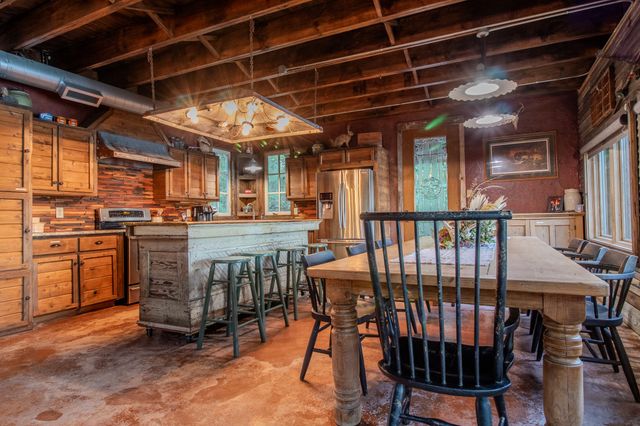 1294 River Road, Colbert, OK 74733