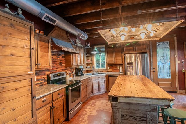 1294 River Road, Colbert, OK 74733