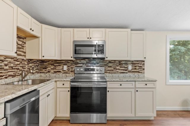 192 Reservoir St, Holden, MA 01520