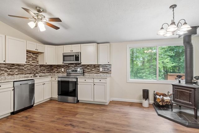 192 Reservoir St, Holden, MA 01520