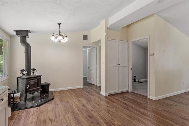 192 Reservoir St, Holden, MA 01520