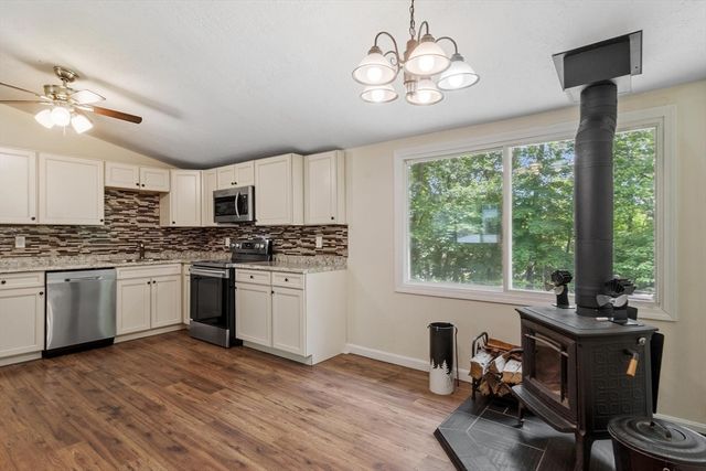 192 Reservoir St, Holden, MA 01520