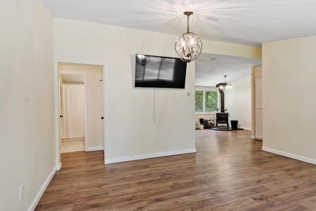 192 Reservoir St, Holden, MA 01520
