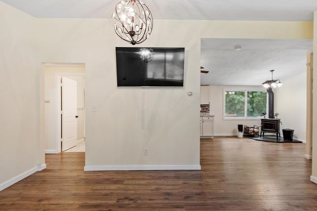192 Reservoir St, Holden, MA 01520