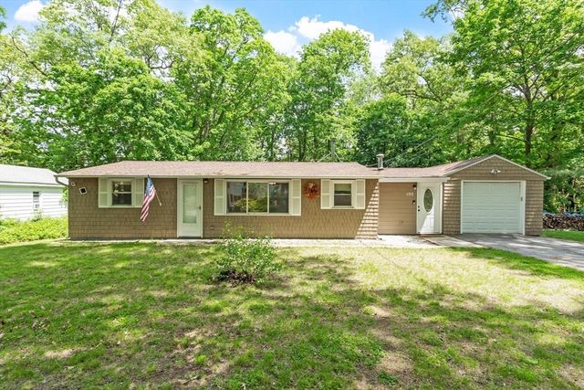 192 Reservoir St, Holden, MA 01520
