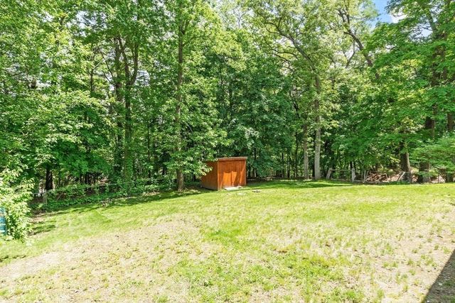 192 Reservoir St, Holden, MA 01520