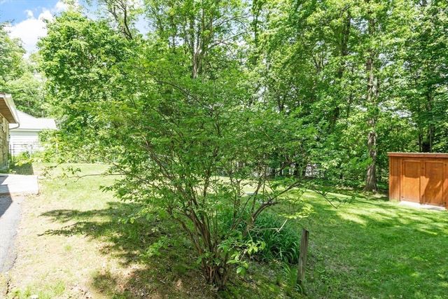 192 Reservoir St, Holden, MA 01520