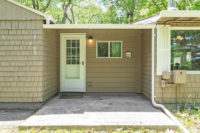 192 Reservoir St, Holden, MA 01520