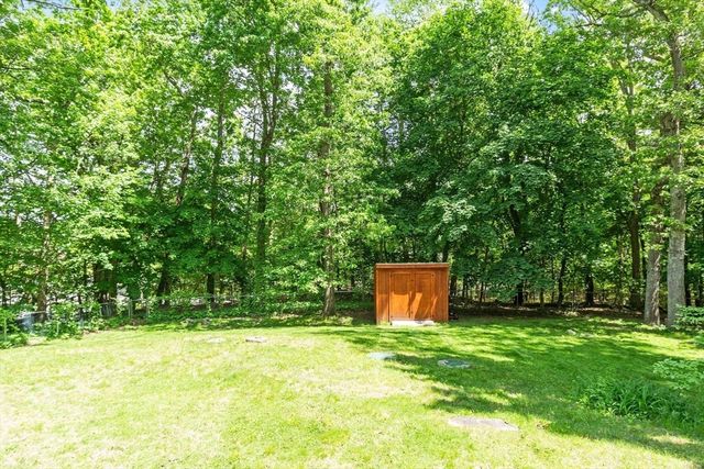 192 Reservoir St, Holden, MA 01520