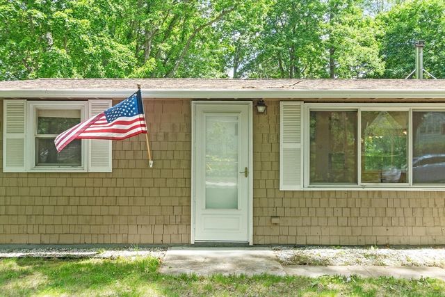 192 Reservoir St, Holden, MA 01520