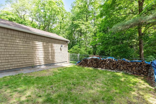 192 Reservoir St, Holden, MA 01520