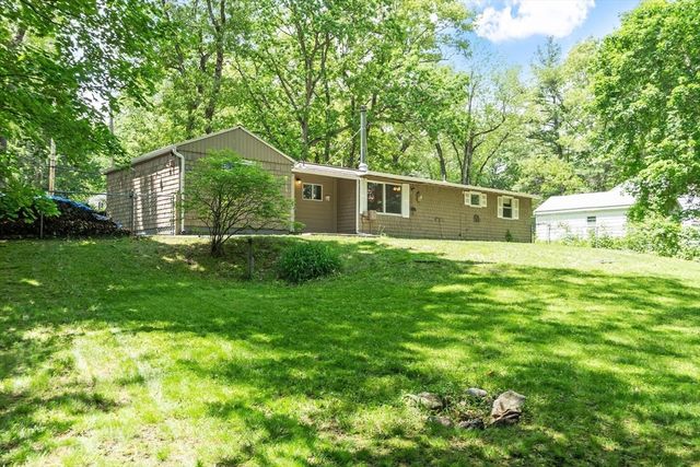 192 Reservoir St, Holden, MA 01520