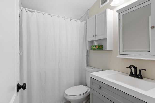 192 Reservoir St, Holden, MA 01520