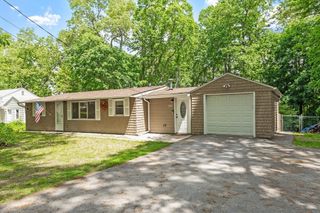 192 Reservoir St, Holden, MA 01520