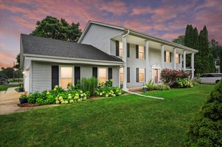 6840 Enge DRIVE #6842, West Bend, WI 53090