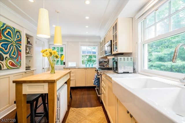 2 Harvard St, Montclair Twp., NJ 07042