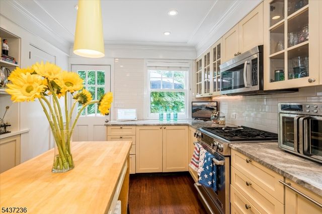 2 Harvard St, Montclair Twp., NJ 07042
