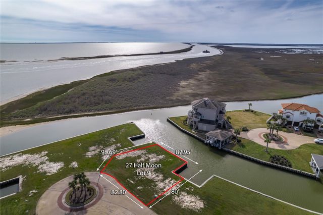 27 Half Moon, Hitchcock, TX 77563
