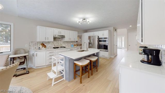 608 Dewitt Drive, Highland Heights, OH 44143