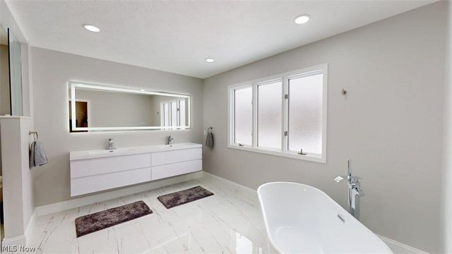 608 Dewitt Drive, Highland Heights, OH 44143
