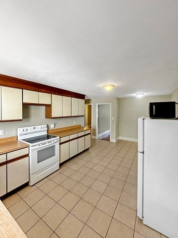 109 Hampshire Road 2, Methuen, MA 01844