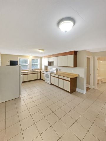 109 Hampshire Road 2, Methuen, MA 01844