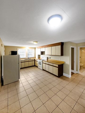 109 Hampshire Road 2, Methuen, MA 01844