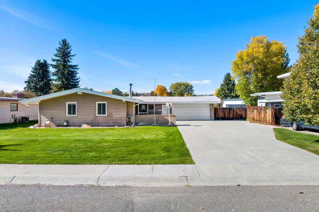 1213 Buena Drive, Great Falls, MT 59404 photo 2