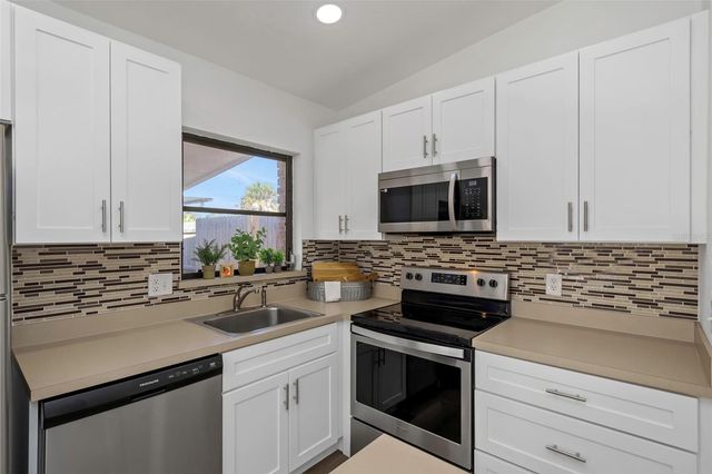 676 ORANGEWOOD DRIVE, Dunedin, FL 34698