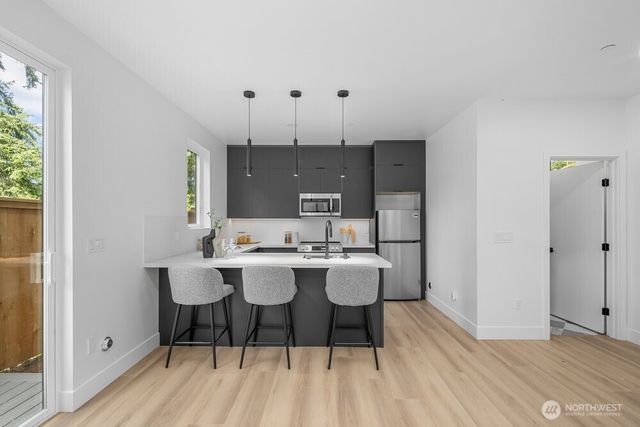 1214 NE 100th Street, Seattle, WA 98125