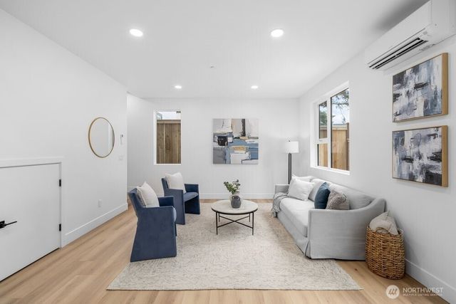 1214 NE 100th Street, Seattle, WA 98125