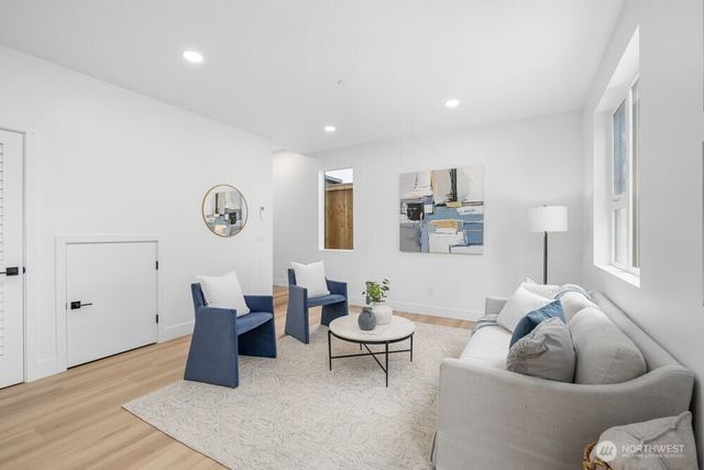 1214 NE 100th Street, Seattle, WA 98125